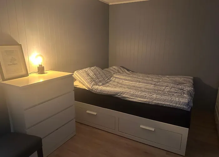 Flott Bolig Pa Ovre Kleppe Med Fine Solforhold Og Fin Uteplass *