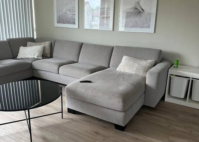 Flott Bolig Pa Ovre Kleppe Med Fine Solforhold Og Fin Uteplass Semesterbostad